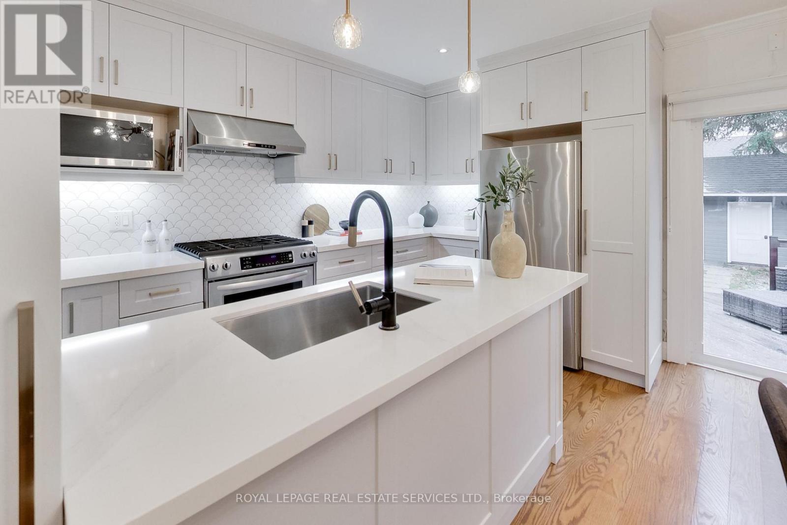 59 Glengarry Street, Toronto, Ontario  M5M 1C8 - Photo 10 - C12910144