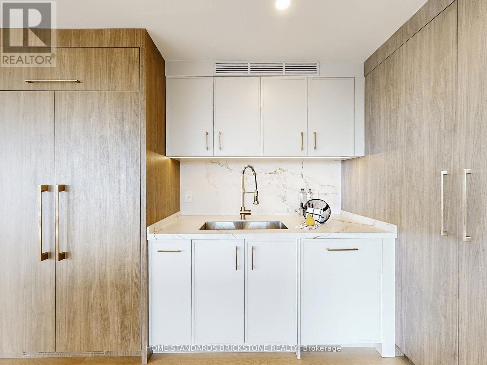 1102 - 61 St Clair Avenue W, Toronto, Ontario  M4V 2Y8 - Photo 22 - C12910150