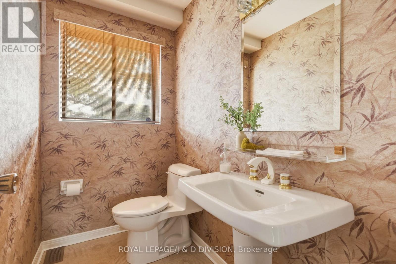 122 Cortleigh Boulevard, Toronto, Ontario  M4R 1K6 - Photo 13 - C12910250