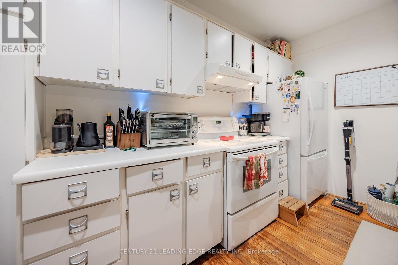 9 Balmy Avenue, Toronto, Ontario  M4E 1C7 - Photo 16 - E12910118