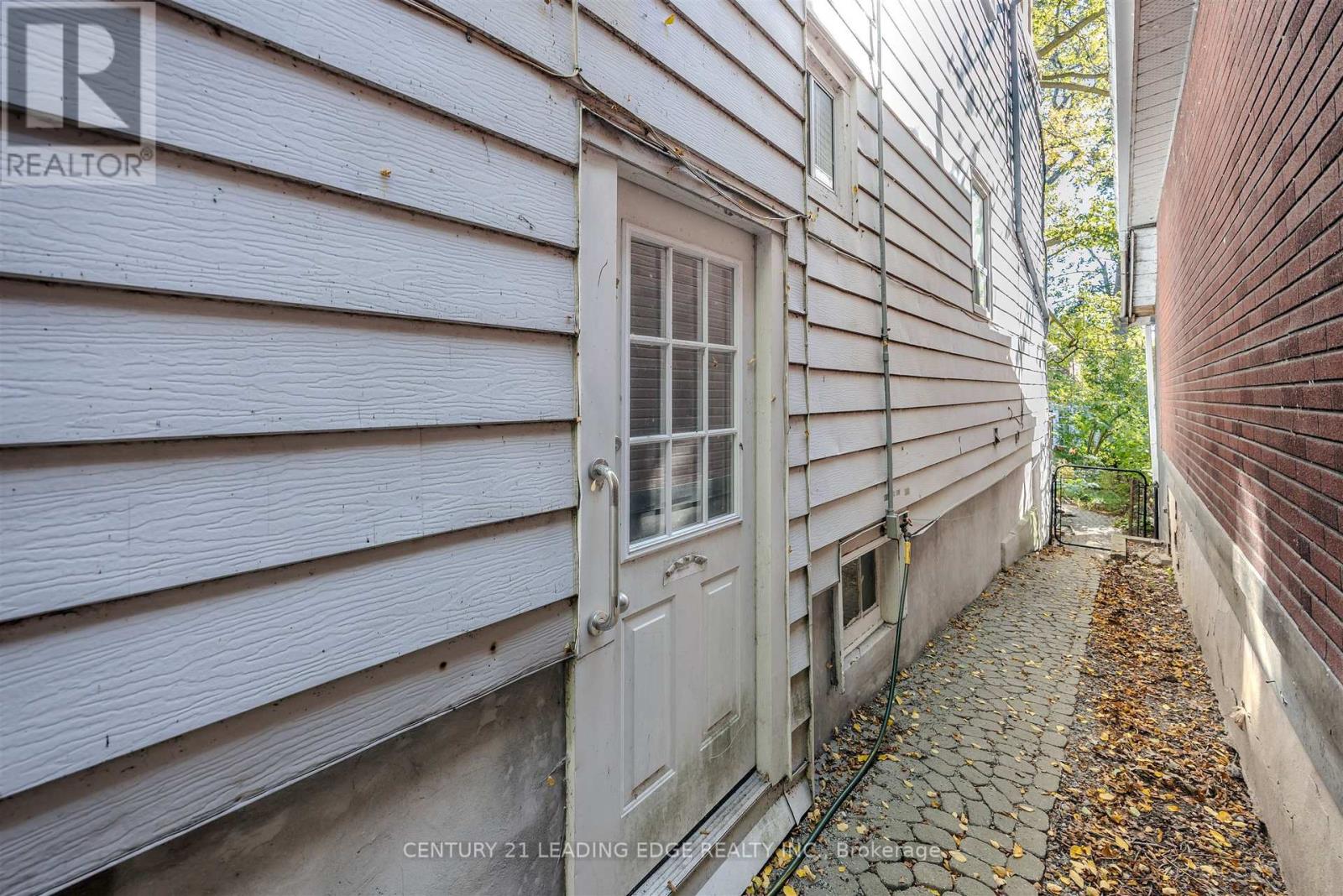 9 Balmy Avenue, Toronto, Ontario  M4E 1C7 - Photo 46 - E12910118