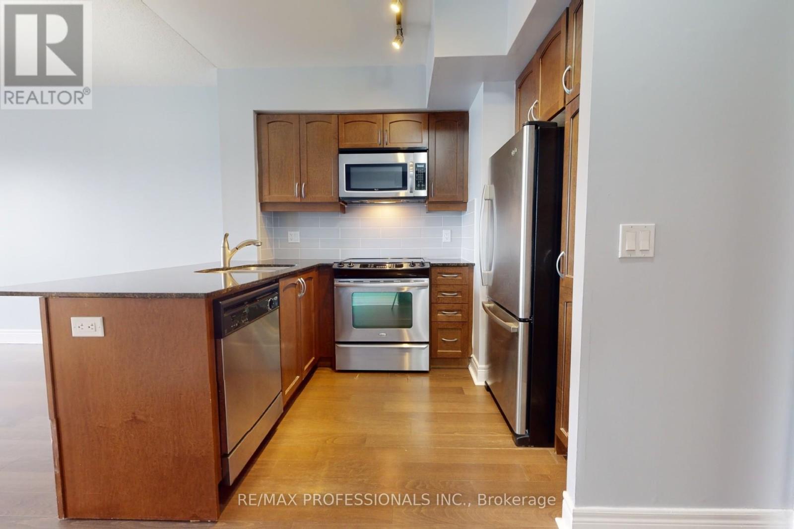 408 - 701 Sheppard Avenue W, Toronto, Ontario  M3H 0B2 - Photo 3 - C12910350