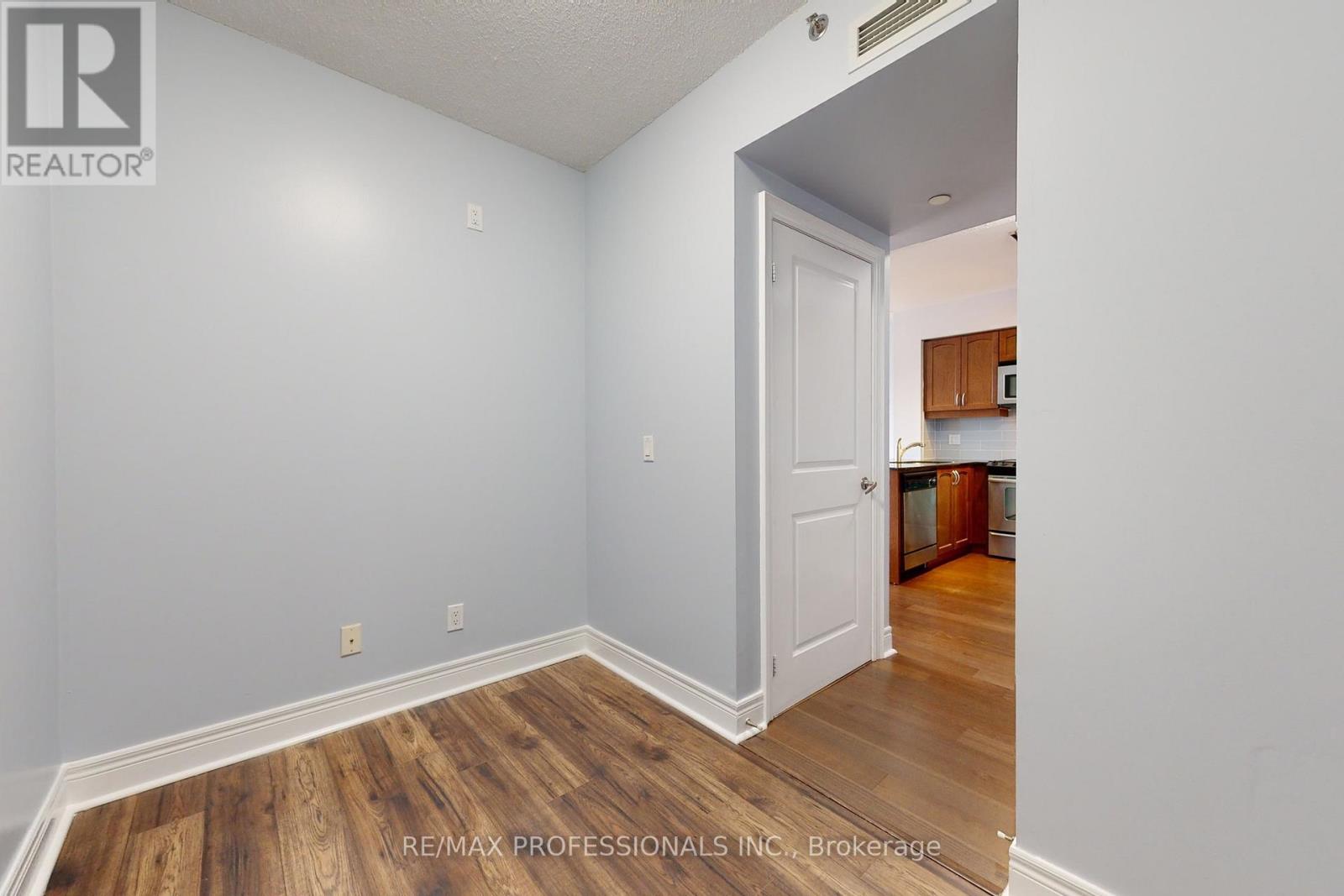 408 - 701 Sheppard Avenue W, Toronto, Ontario  M3H 0B2 - Photo 9 - C12910350