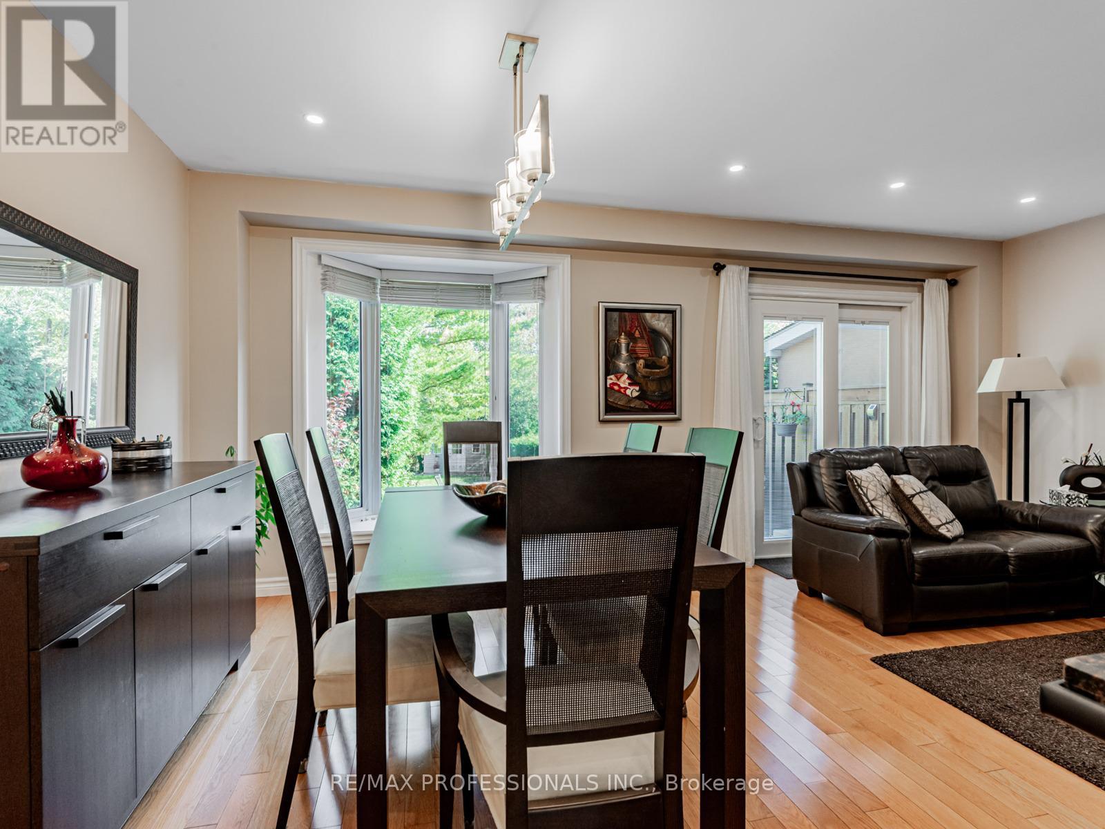 125 Kersey Crescent, Richmond Hill, Ontario  L4C 5X4 - Photo 12 - N12910152