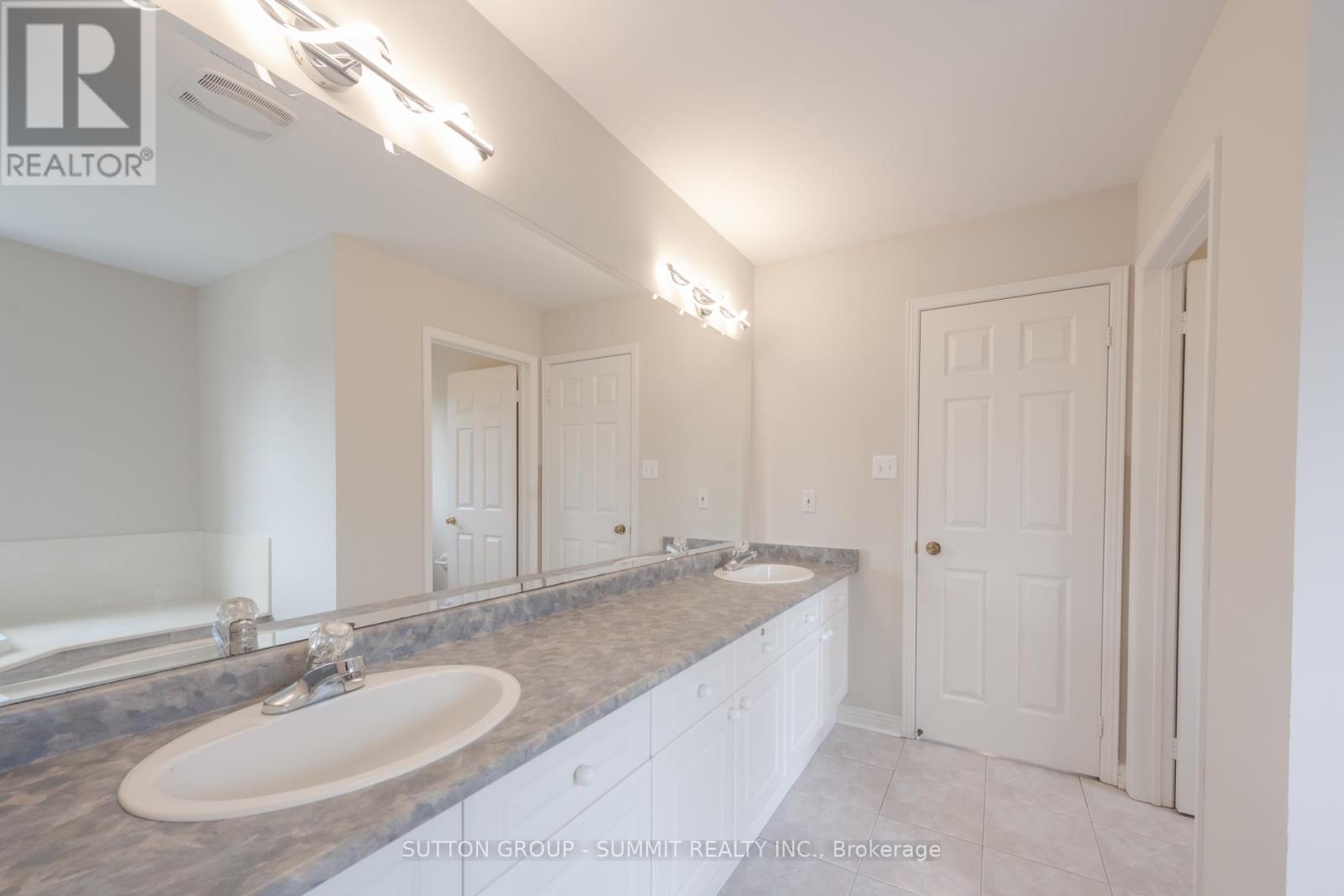 49 Central Park Drive, Markham, Ontario  L3P 7S3 - Photo 39 - N12910156