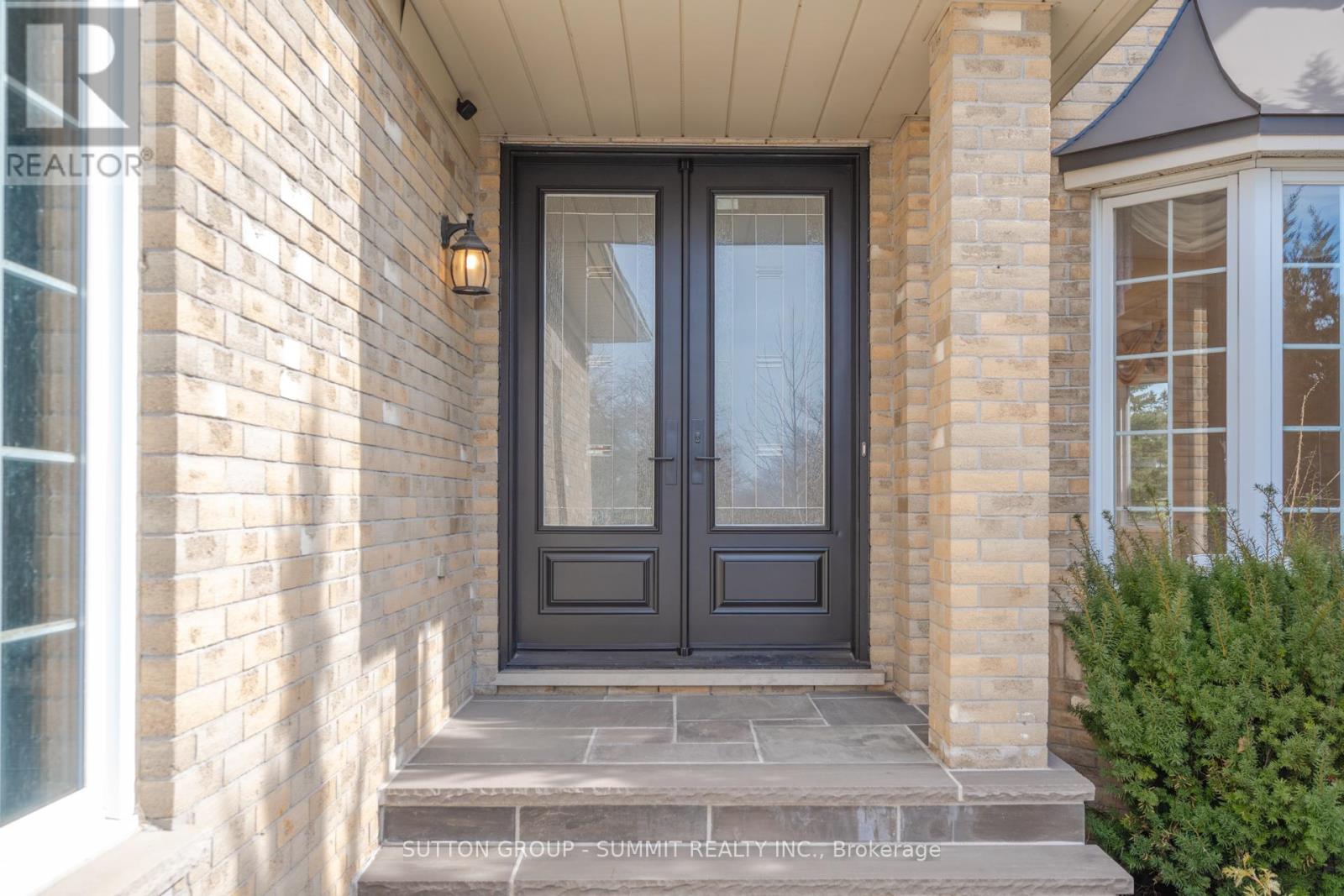 49 Central Park Drive, Markham, Ontario  L3P 7S3 - Photo 4 - N12910156