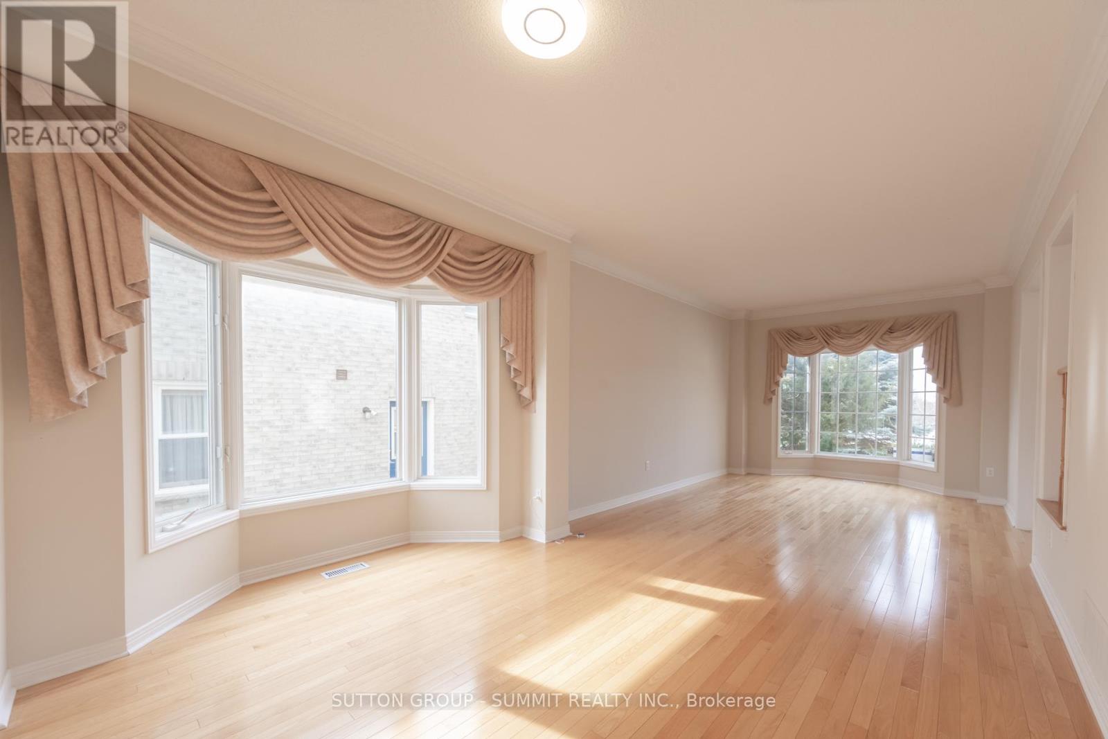 49 Central Park Drive, Markham, Ontario  L3P 7S3 - Photo 9 - N12910156