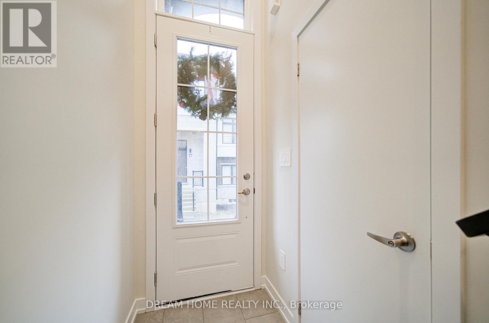 6 Victor Metcalf Lane, Richmond Hill, Ontario  L4B 0J7 - Photo 2 - N12910204