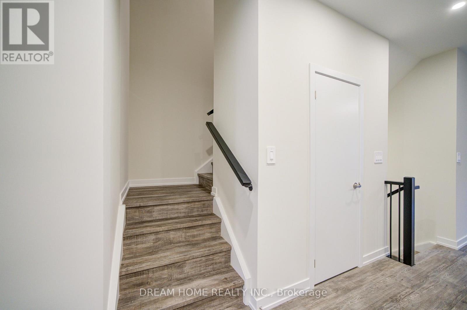 6 Victor Metcalf Lane, Richmond Hill, Ontario  L4B 0J7 - Photo 4 - N12910204