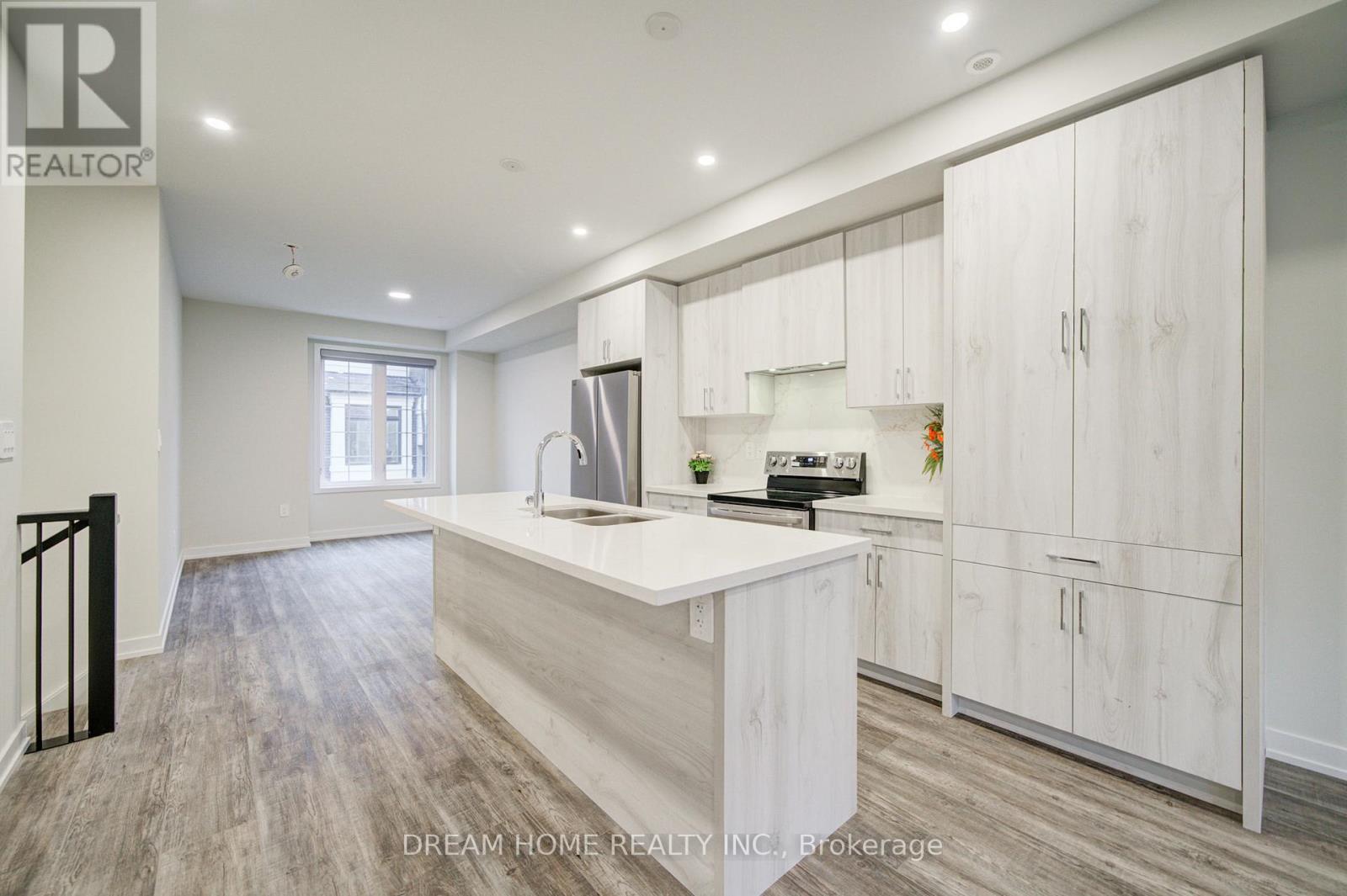 6 Victor Metcalf Lane, Richmond Hill, Ontario  L4B 0J7 - Photo 5 - N12910204