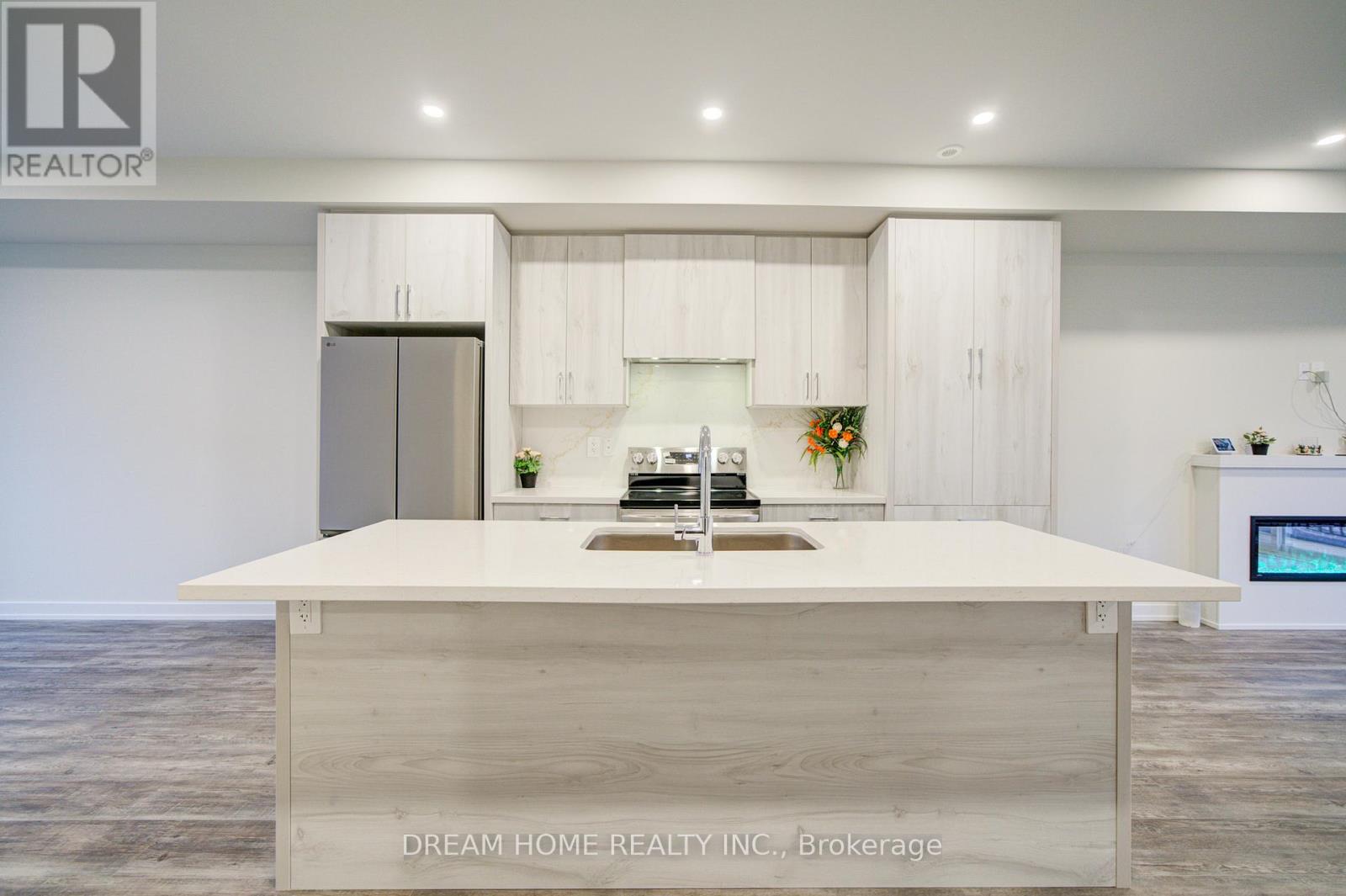 6 Victor Metcalf Lane, Richmond Hill, Ontario  L4B 0J7 - Photo 6 - N12910204