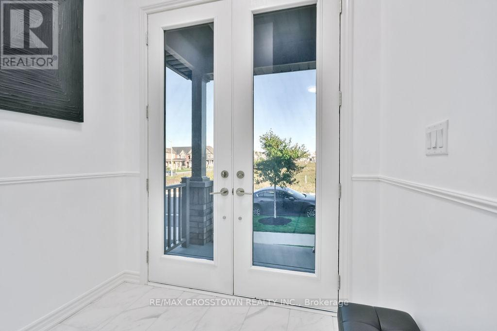 104 Shepherd Drive, Barrie, Ontario  L9S 2Z4 - Photo 4 - S12910302