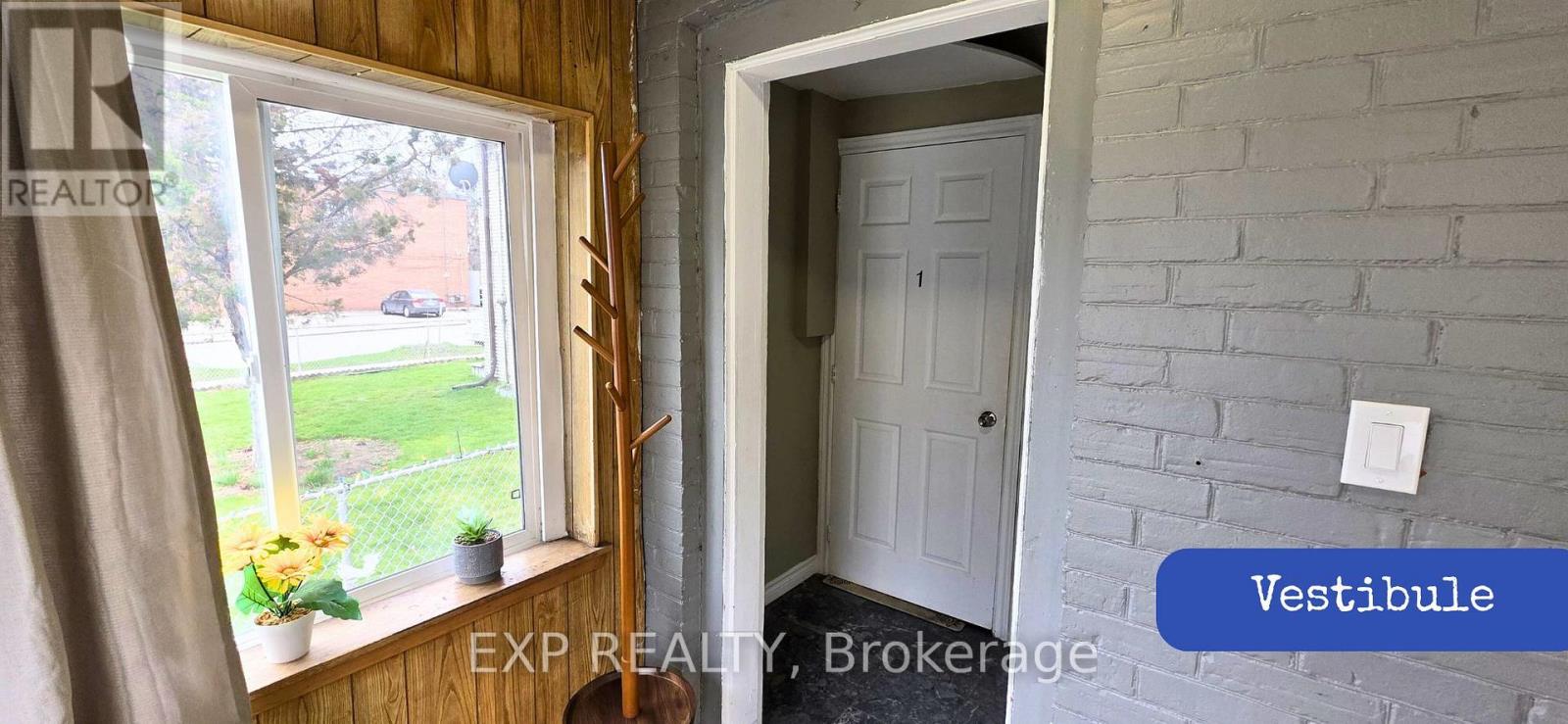 1562 Jane St Street, Toronto, Ontario  M9N 2R6 - Photo 6 - W12908640