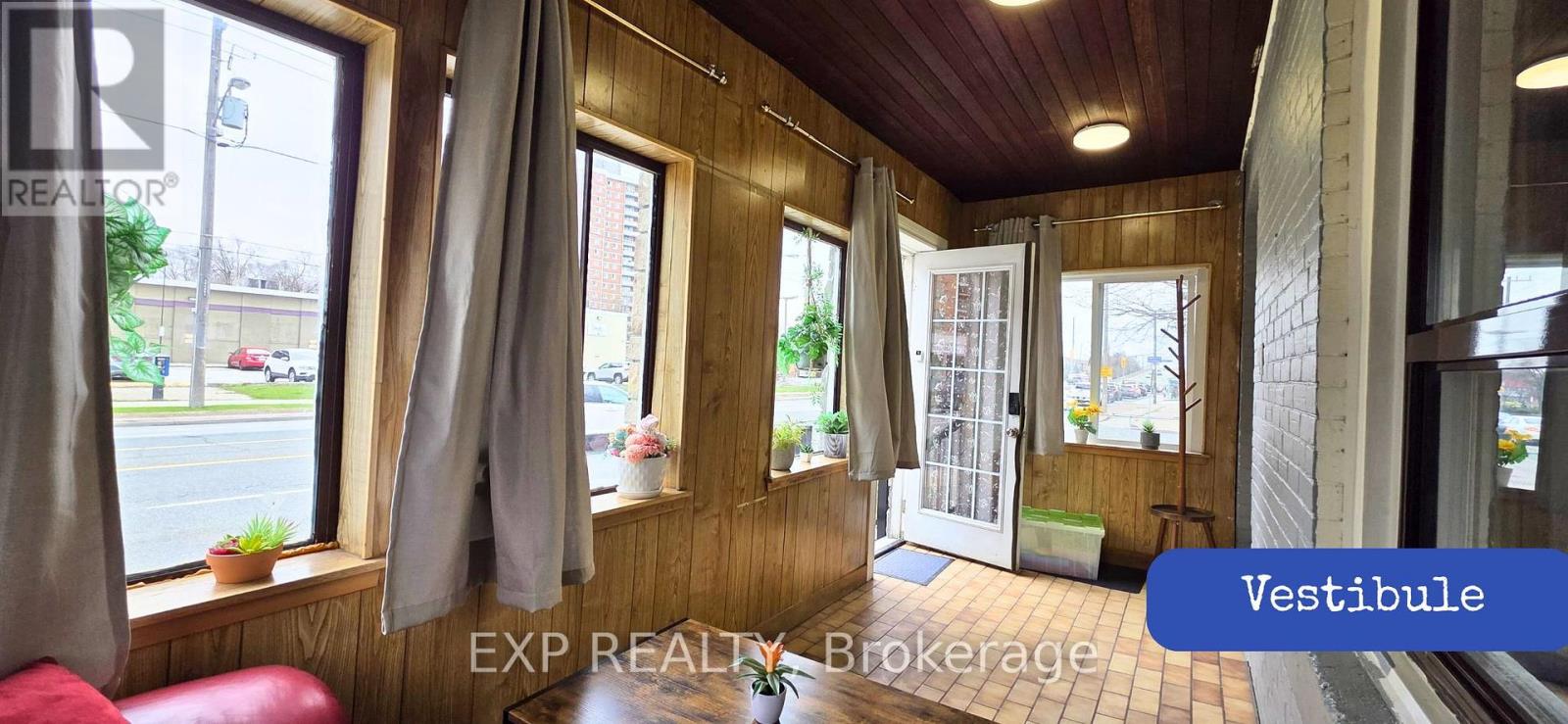 1562 Jane St Street, Toronto, Ontario  M9N 2R6 - Photo 8 - W12908640