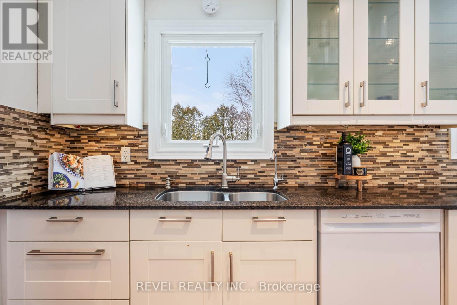 12 Victoria Boulevard, East Garafraxa, Ontario  L9W 7L6 - Photo 13 - X12850056