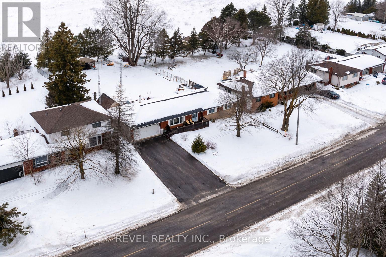 12 Victoria Boulevard, East Garafraxa, Ontario  L9W 7L6 - Photo 3 - X12850056