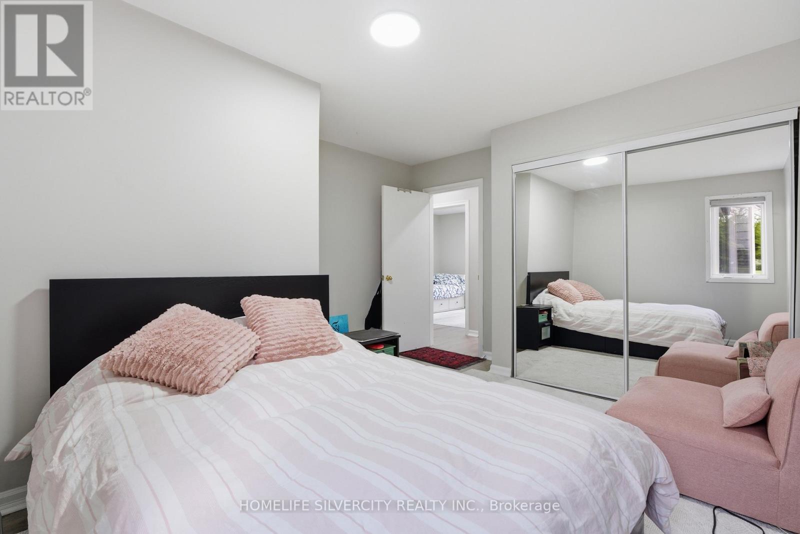 578 Trafford Crescent, Oakville, Ontario  L6L 3T3 - Photo 10 - W12910154