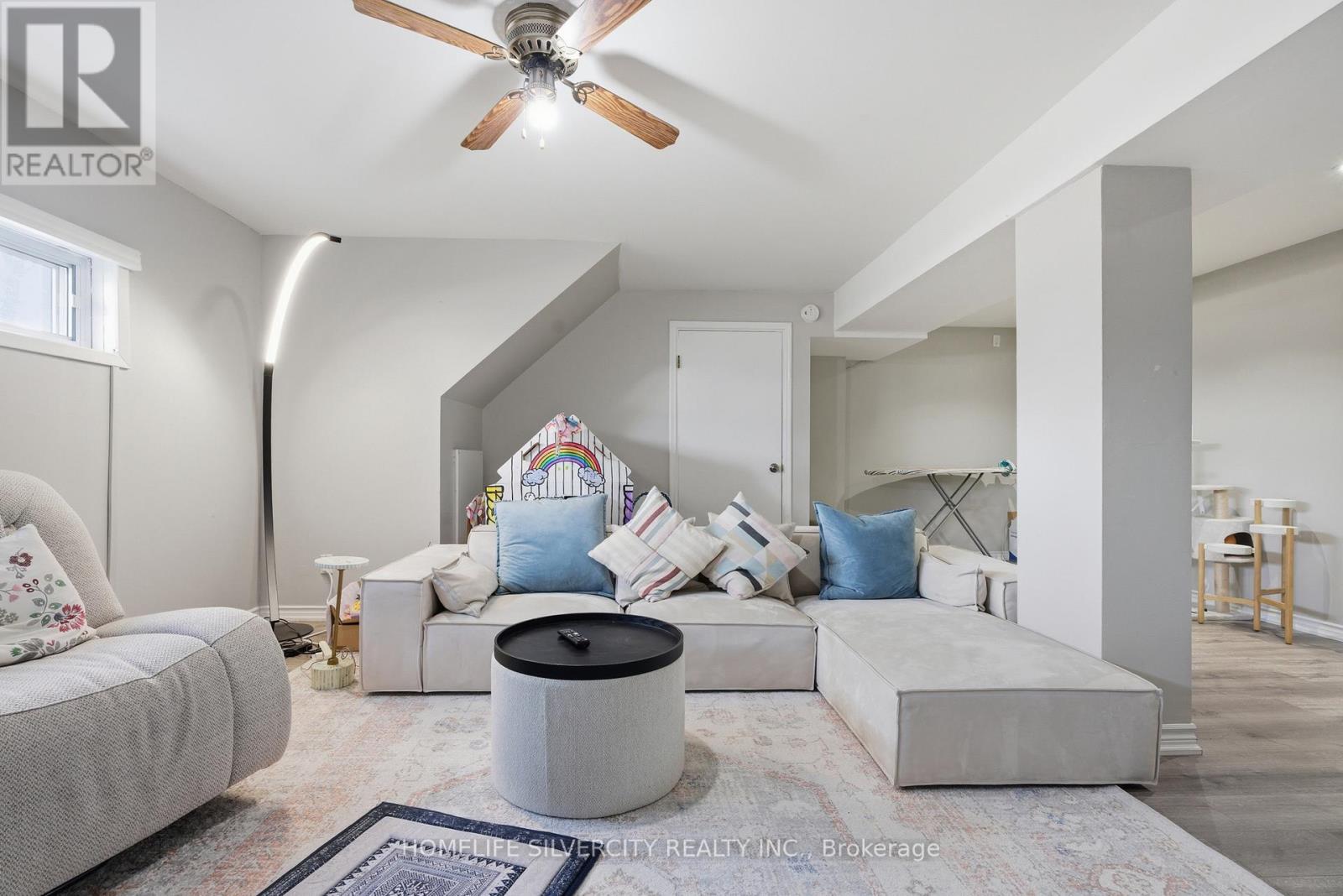 578 Trafford Crescent, Oakville, Ontario  L6L 3T3 - Photo 15 - W12910154