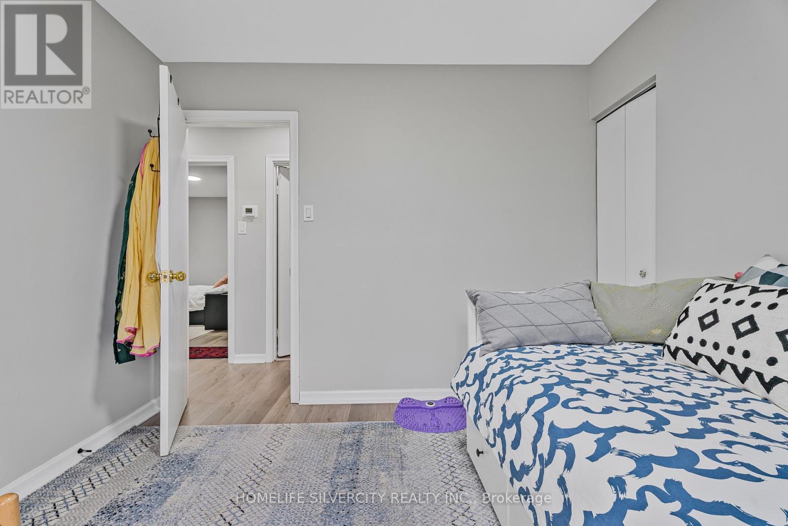 578 Trafford Crescent, Oakville, Ontario  L6L 3T3 - Photo 8 - W12910154