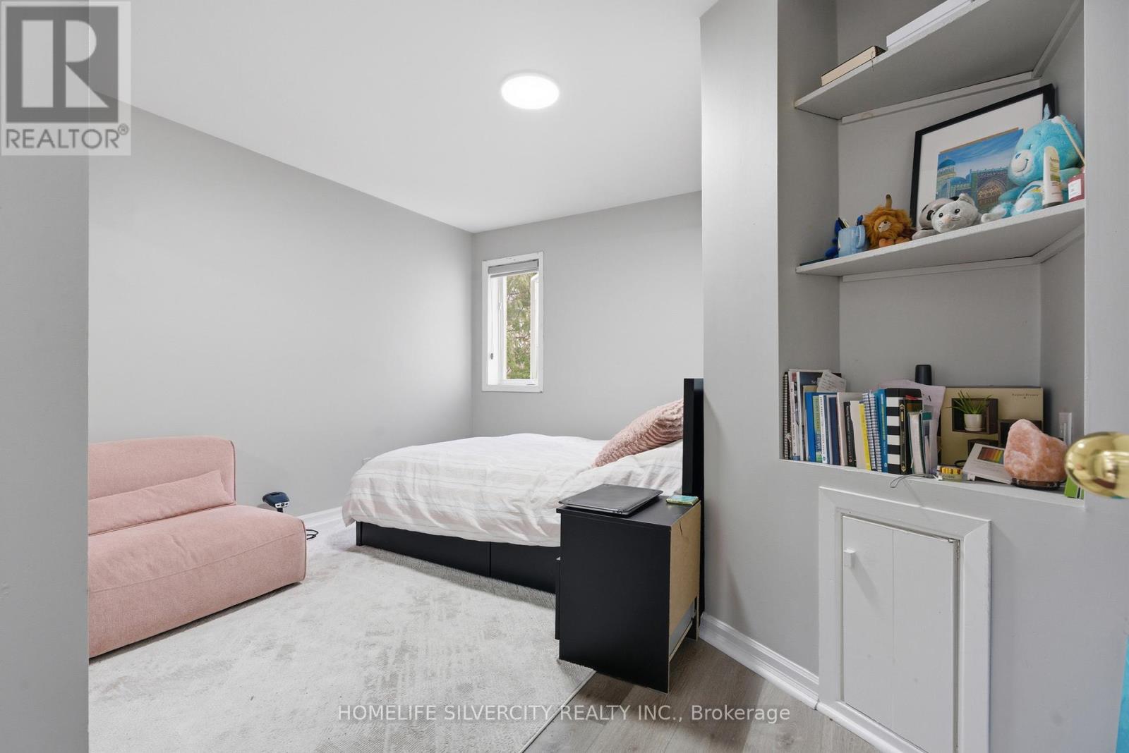 578 Trafford Crescent, Oakville, Ontario  L6L 3T3 - Photo 9 - W12910154