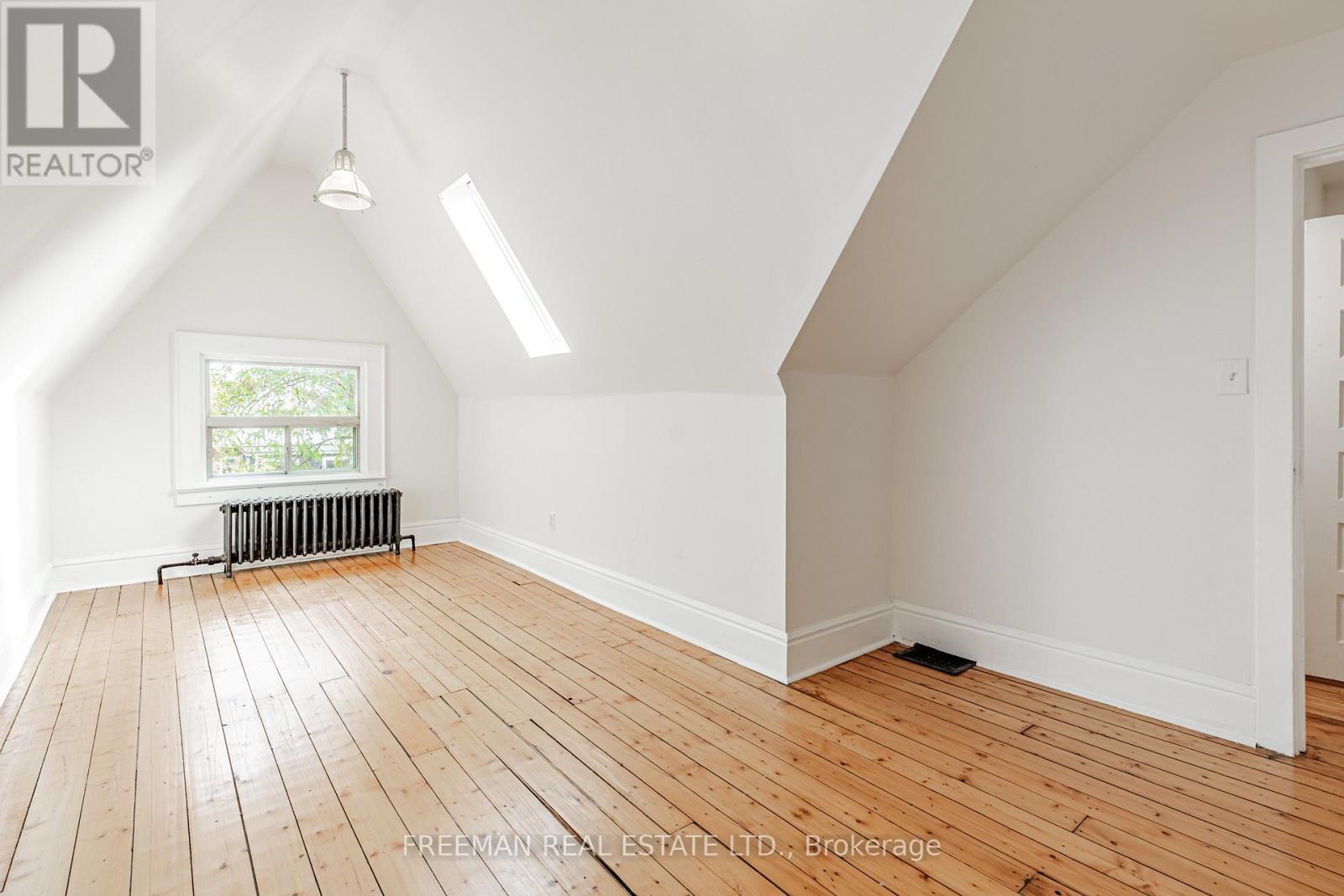 115 Mavety Street, Toronto, Ontario  M6P 2L8 - Photo 9 - W12910178