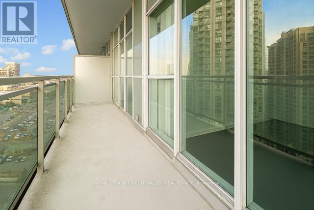 2208 - 223 Webb Drive, Mississauga, Ontario  L5B 0E8 - Photo 7 - W12910184