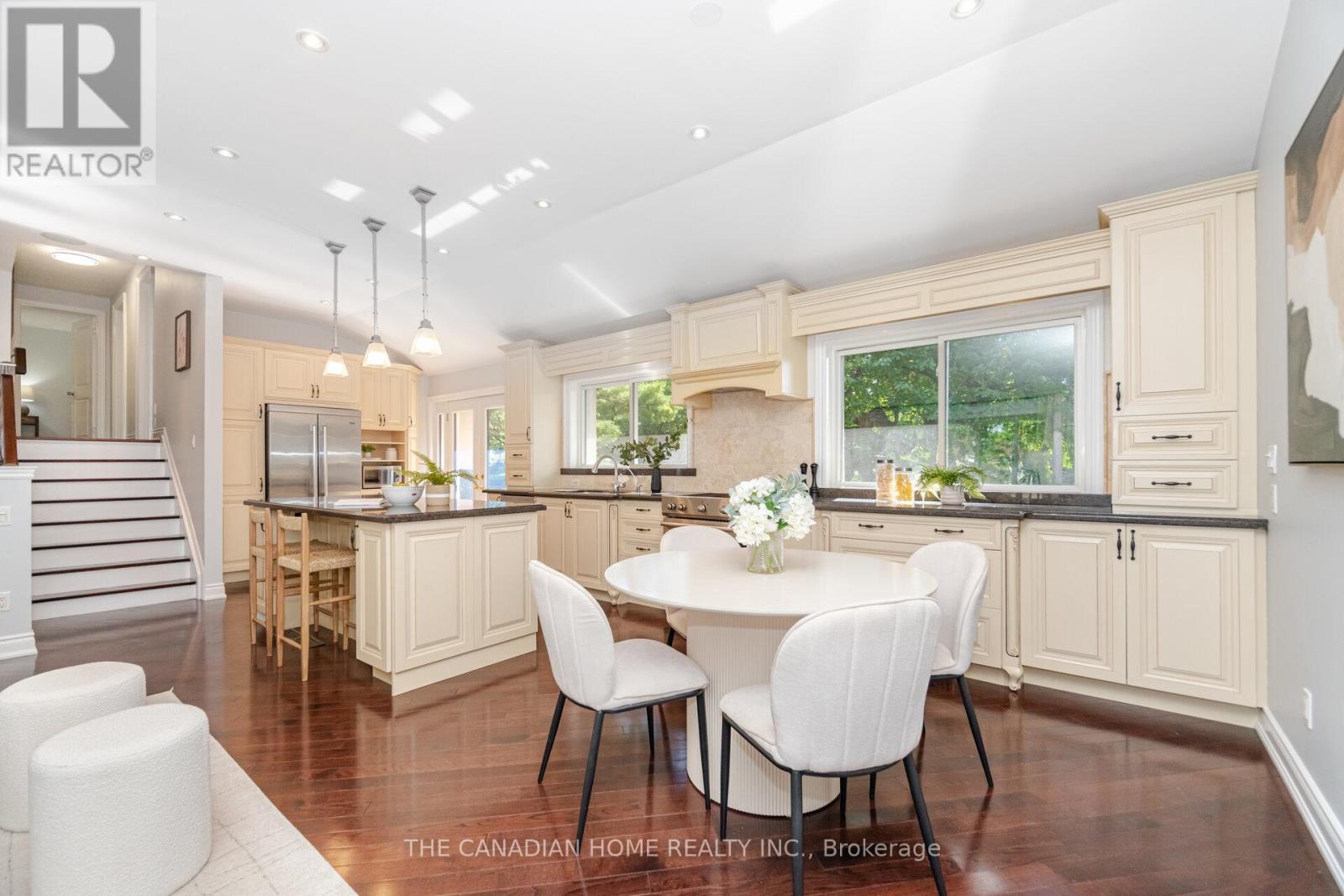 207 Penn Drive, Burlington, Ontario  L7N 2B6 - Photo 17 - W12910196