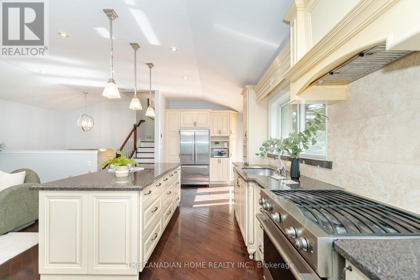 207 Penn Drive, Burlington, Ontario  L7N 2B6 - Photo 20 - W12910196