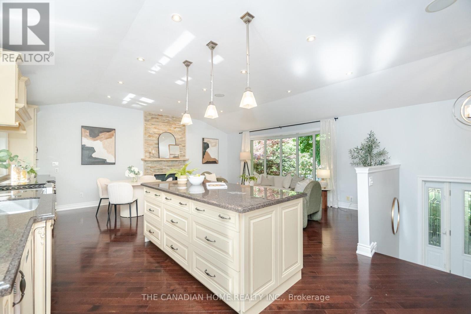 207 Penn Drive, Burlington, Ontario  L7N 2B6 - Photo 21 - W12910196