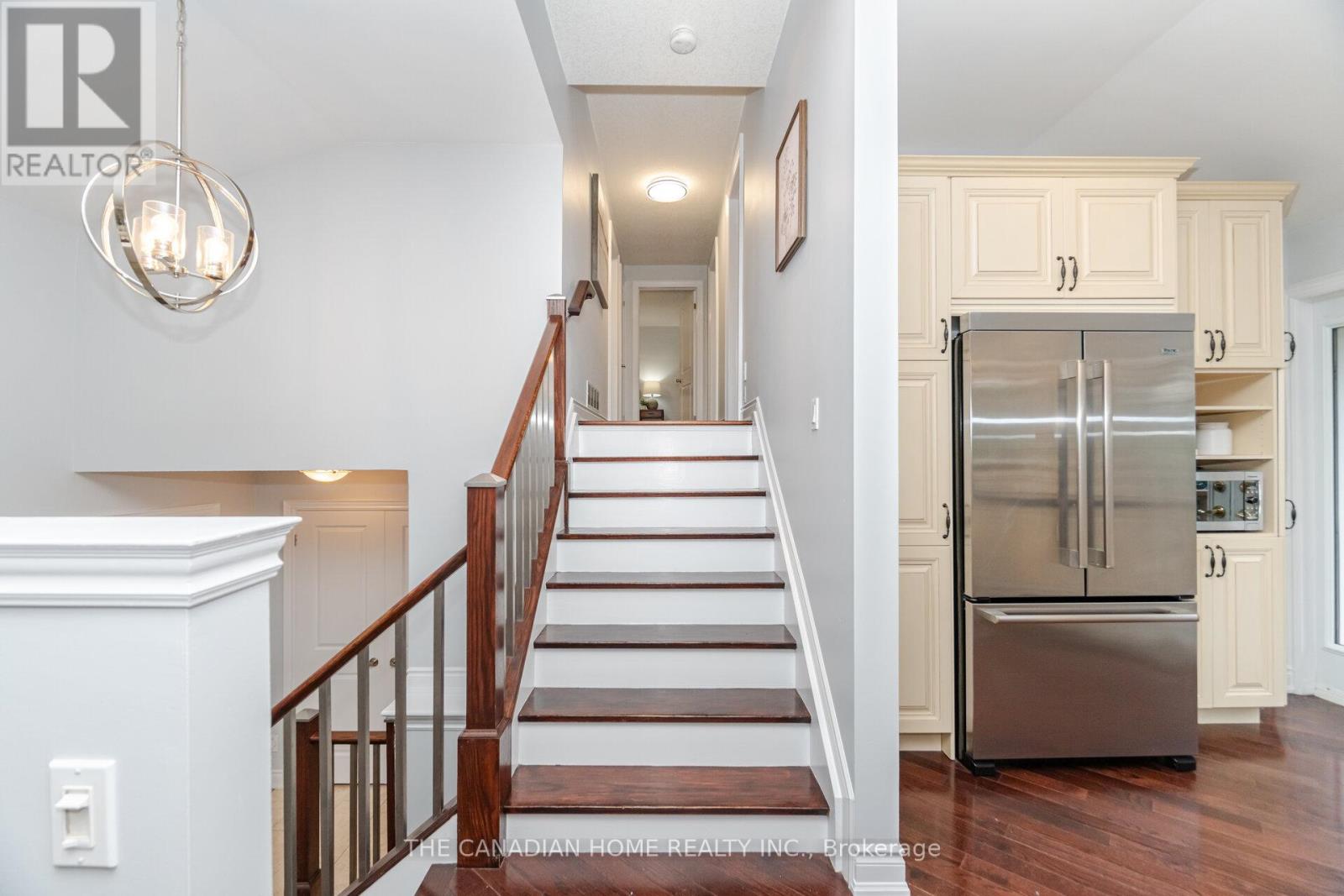 207 Penn Drive, Burlington, Ontario  L7N 2B6 - Photo 23 - W12910196