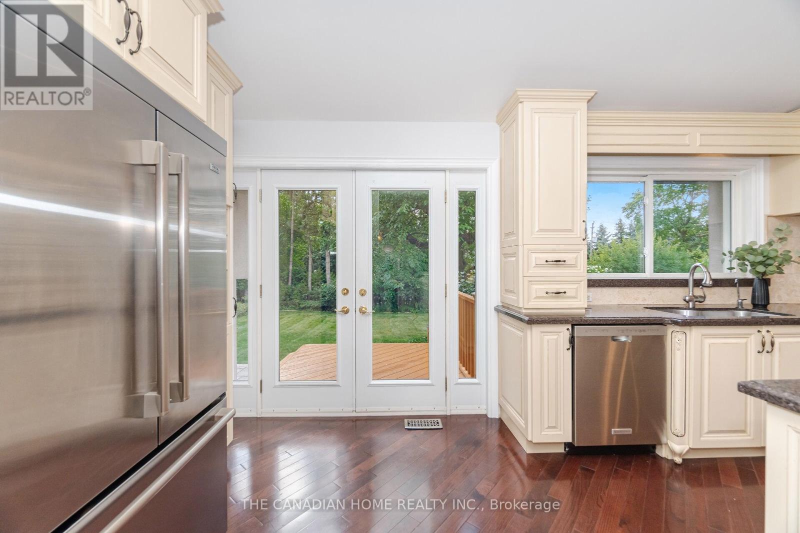 207 Penn Drive, Burlington, Ontario  L7N 2B6 - Photo 24 - W12910196