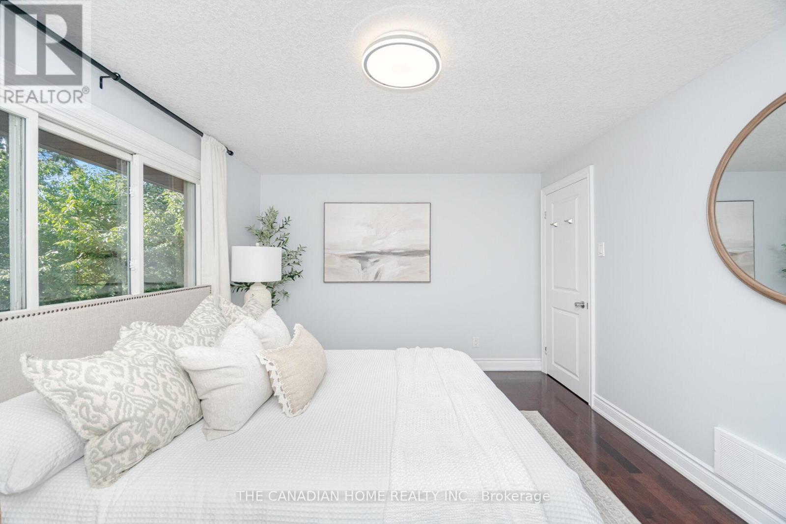 207 Penn Drive, Burlington, Ontario  L7N 2B6 - Photo 28 - W12910196