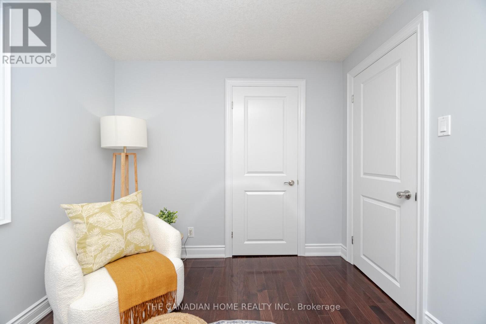 207 Penn Drive, Burlington, Ontario  L7N 2B6 - Photo 32 - W12910196