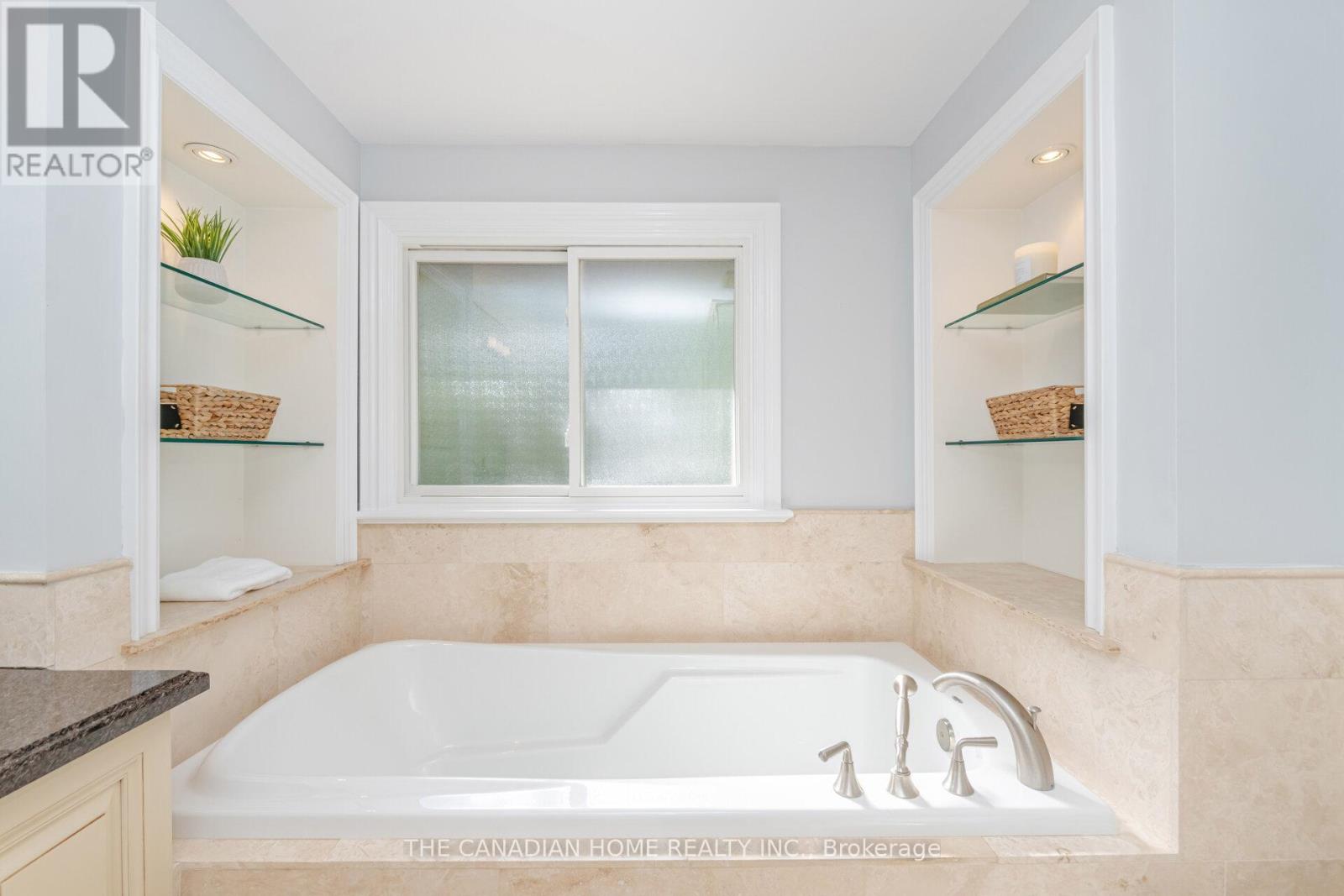 207 Penn Drive, Burlington, Ontario  L7N 2B6 - Photo 34 - W12910196