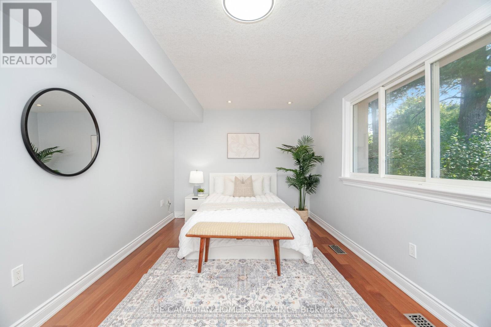 207 Penn Drive, Burlington, Ontario  L7N 2B6 - Photo 36 - W12910196