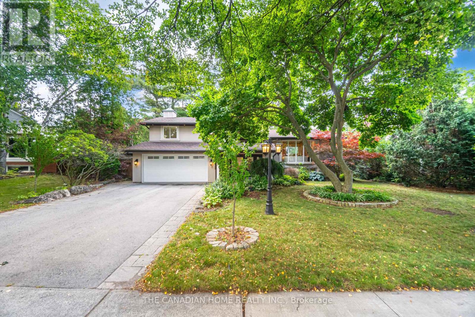 207 Penn Drive, Burlington, Ontario  L7N 2B6 - Photo 4 - W12910196