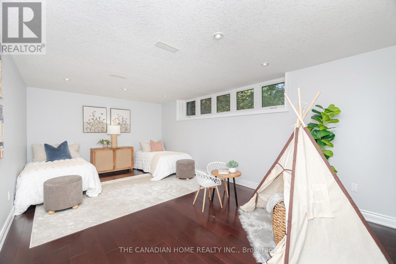 207 Penn Drive, Burlington, Ontario  L7N 2B6 - Photo 42 - W12910196