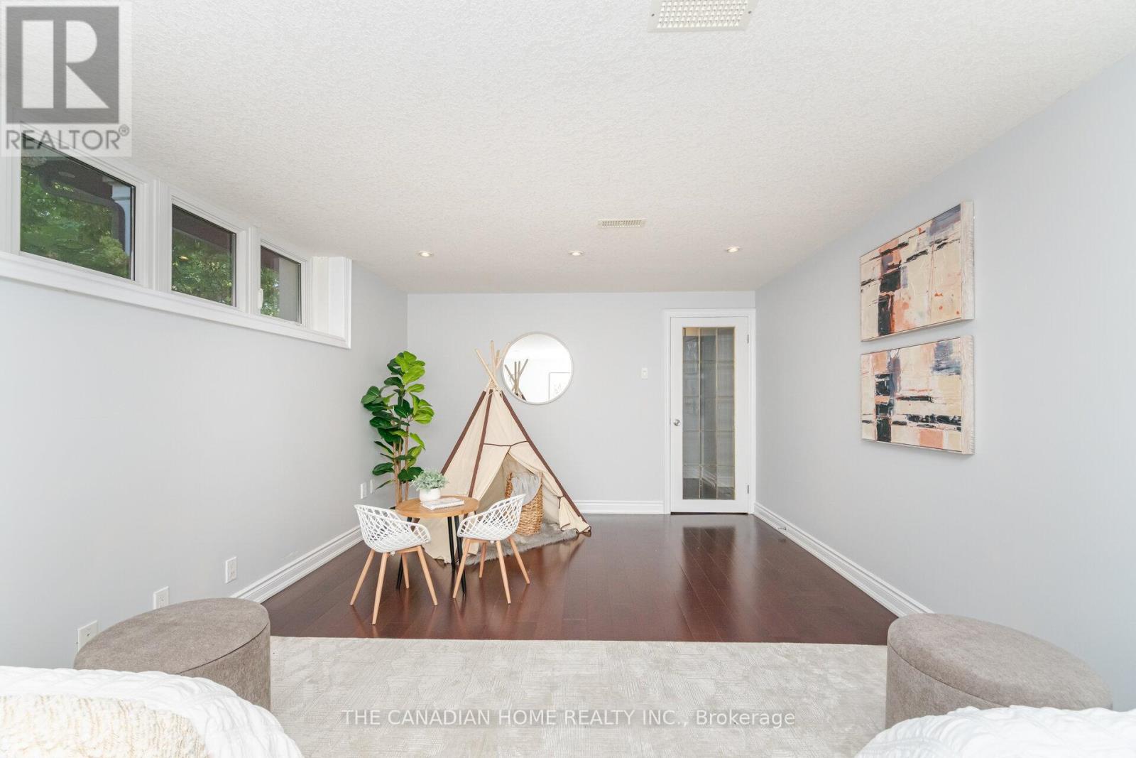 207 Penn Drive, Burlington, Ontario  L7N 2B6 - Photo 44 - W12910196