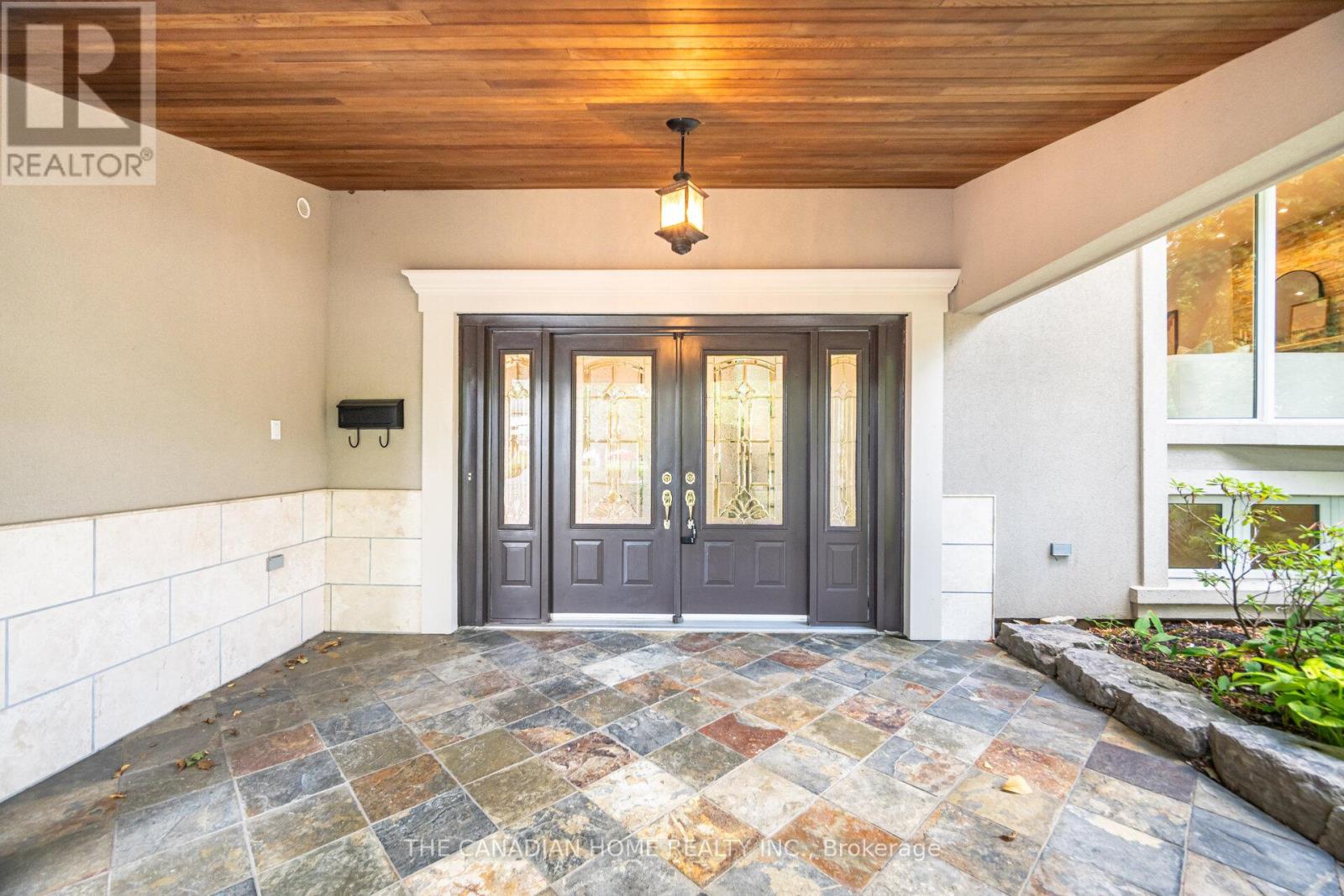 207 Penn Drive, Burlington, Ontario  L7N 2B6 - Photo 7 - W12910196