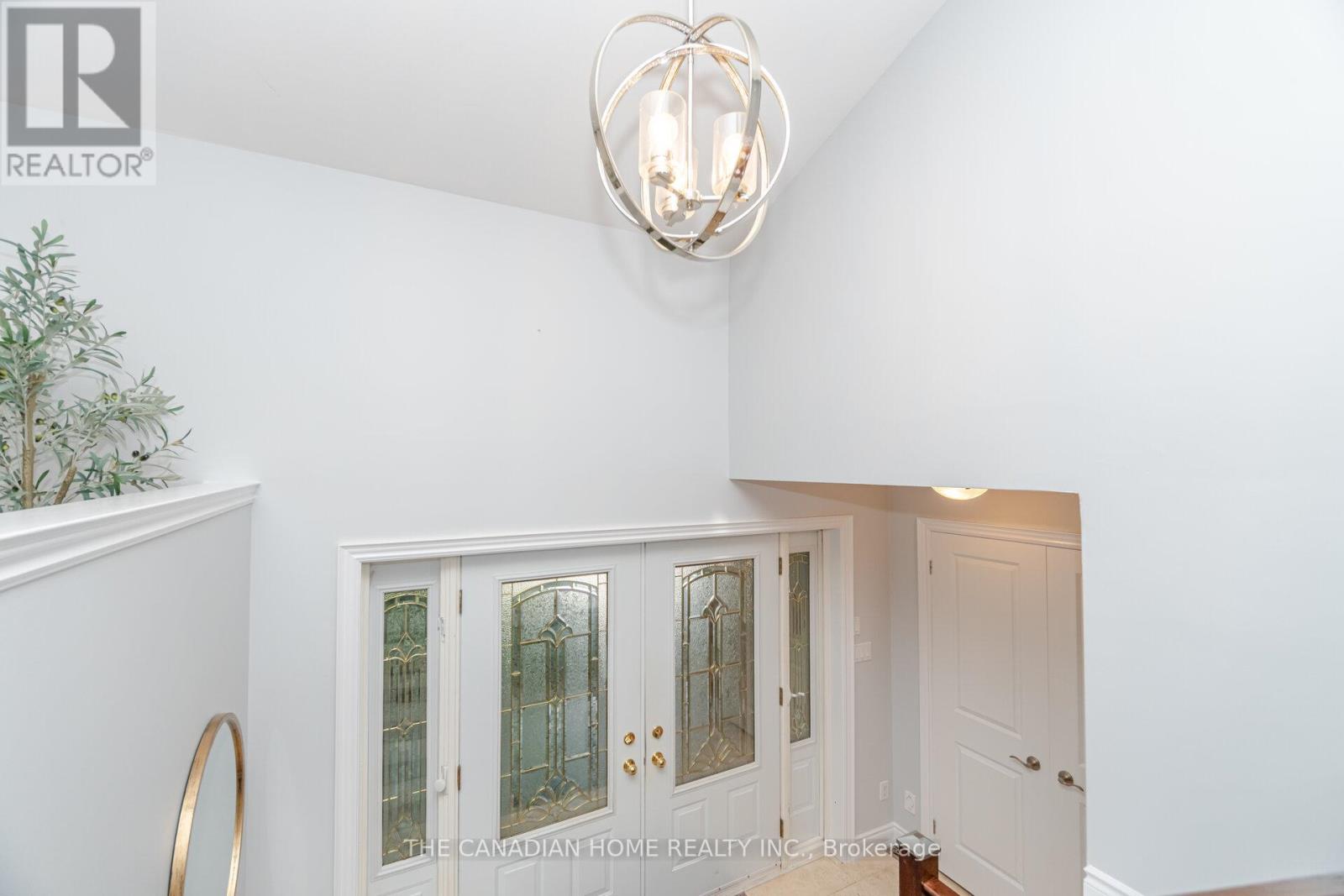 207 Penn Drive, Burlington, Ontario  L7N 2B6 - Photo 8 - W12910196