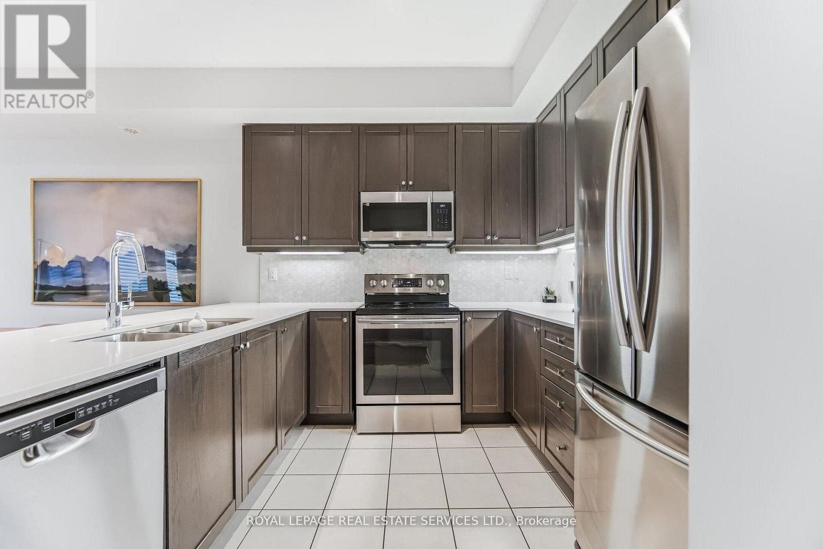 402 - 8 Drummond Street, Toronto, Ontario  M8V 1Y8 - Photo 4 - W12910264