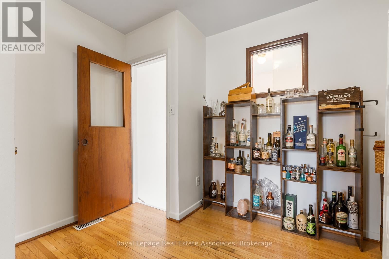 972 Fourth Street, Mississauga, Ontario  L5E 1J9 - Photo 13 - W12910284