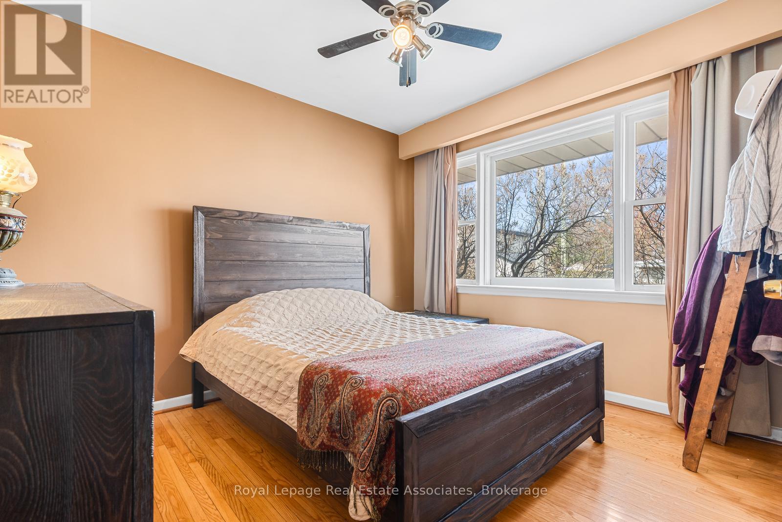 972 Fourth Street, Mississauga, Ontario  L5E 1J9 - Photo 14 - W12910284