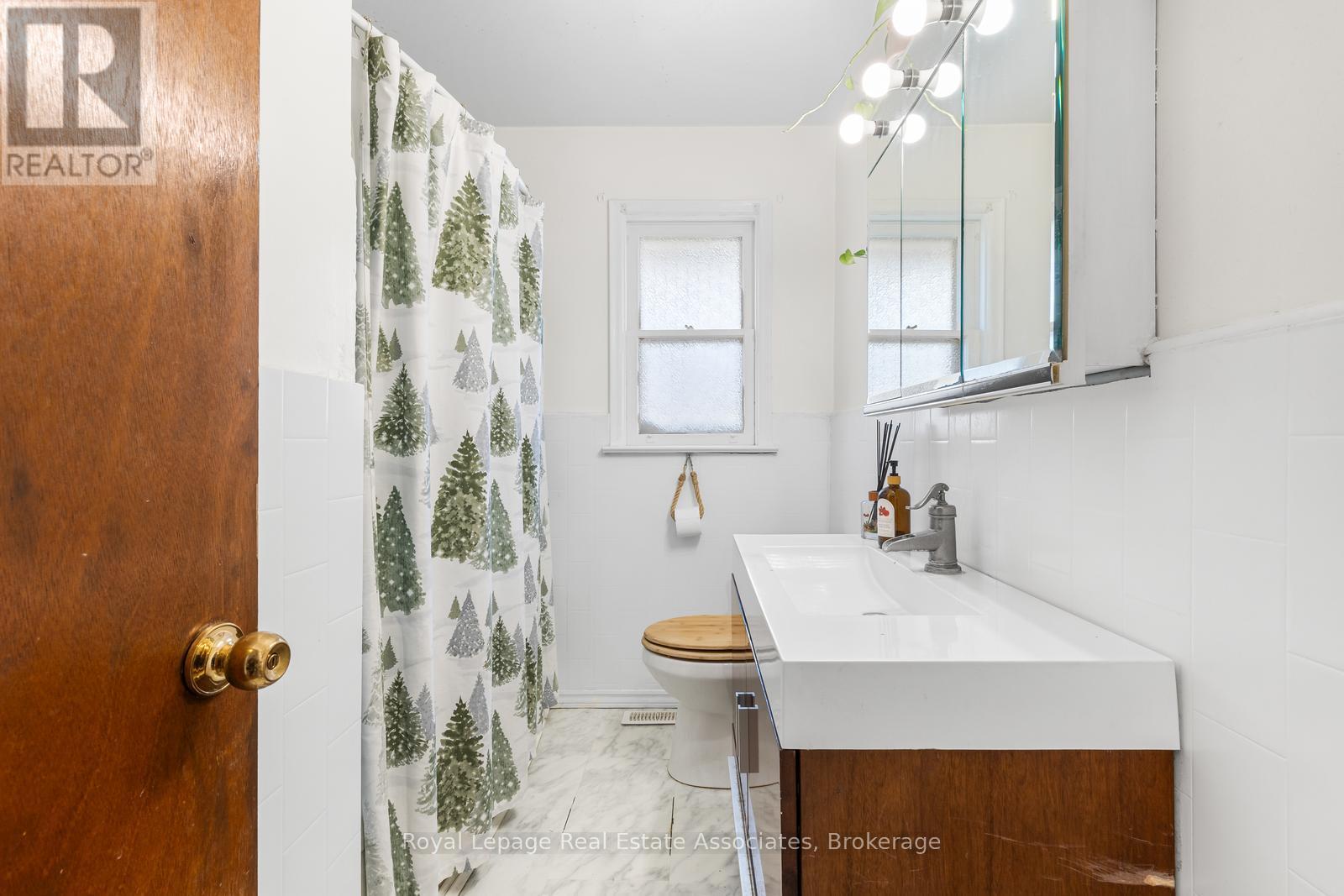 972 Fourth Street, Mississauga, Ontario  L5E 1J9 - Photo 16 - W12910284