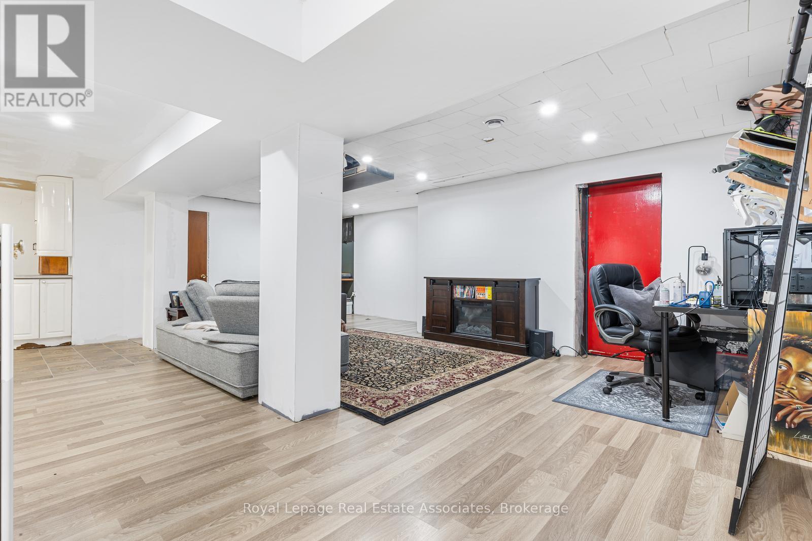 972 Fourth Street, Mississauga, Ontario  L5E 1J9 - Photo 21 - W12910284