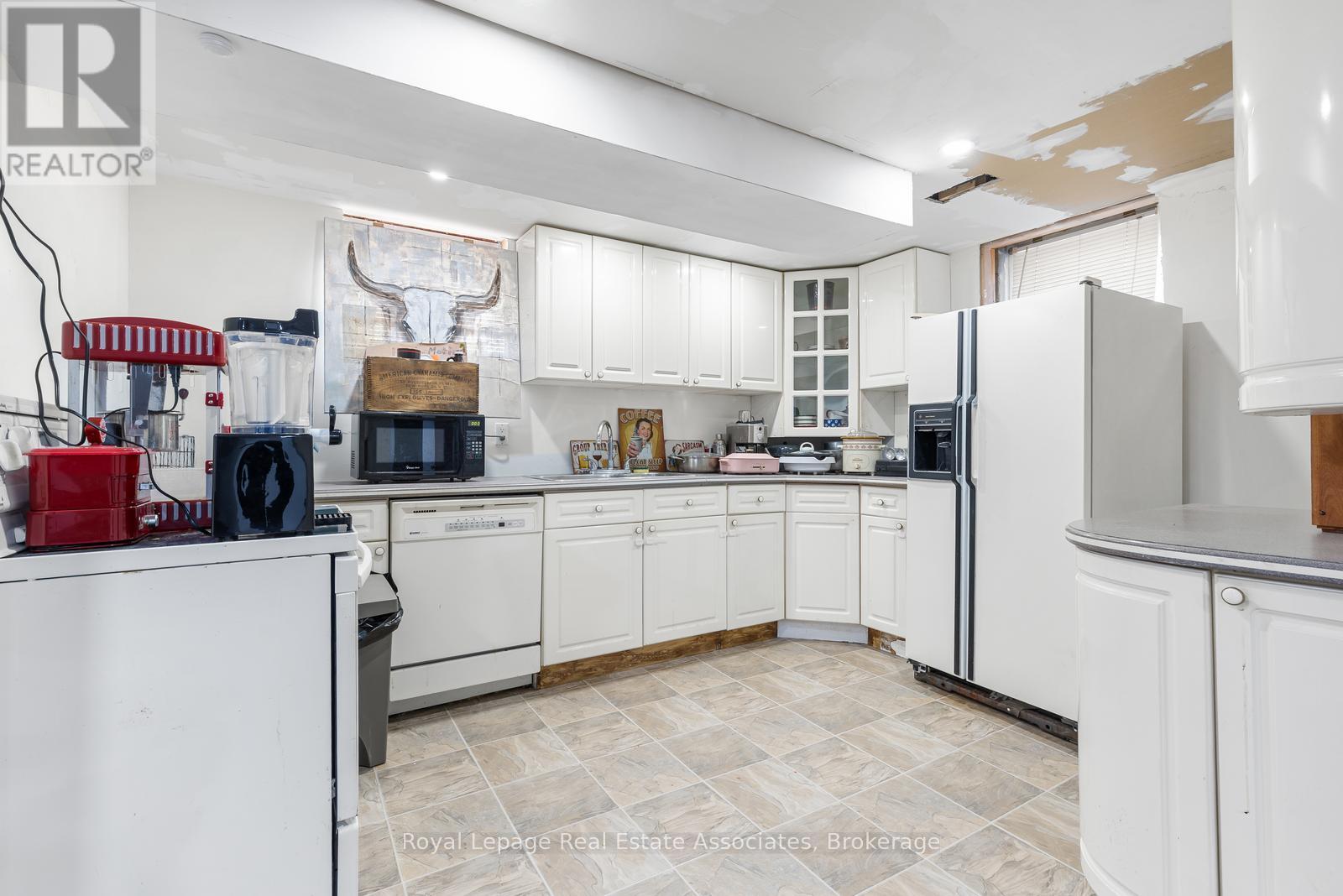 972 Fourth Street, Mississauga, Ontario  L5E 1J9 - Photo 24 - W12910284