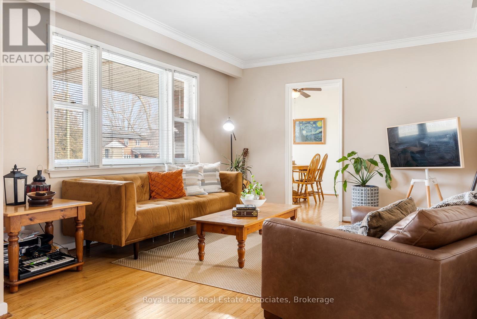 972 Fourth Street, Mississauga, Ontario  L5E 1J9 - Photo 3 - W12910284