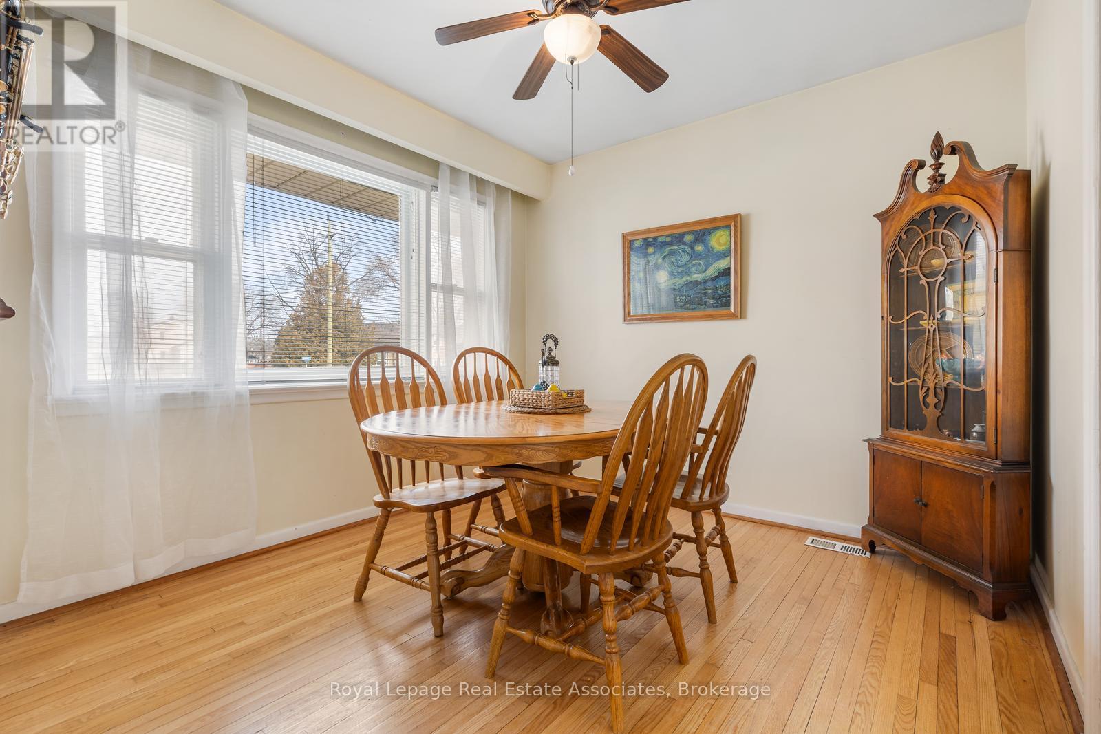 972 Fourth Street, Mississauga, Ontario  L5E 1J9 - Photo 7 - W12910284