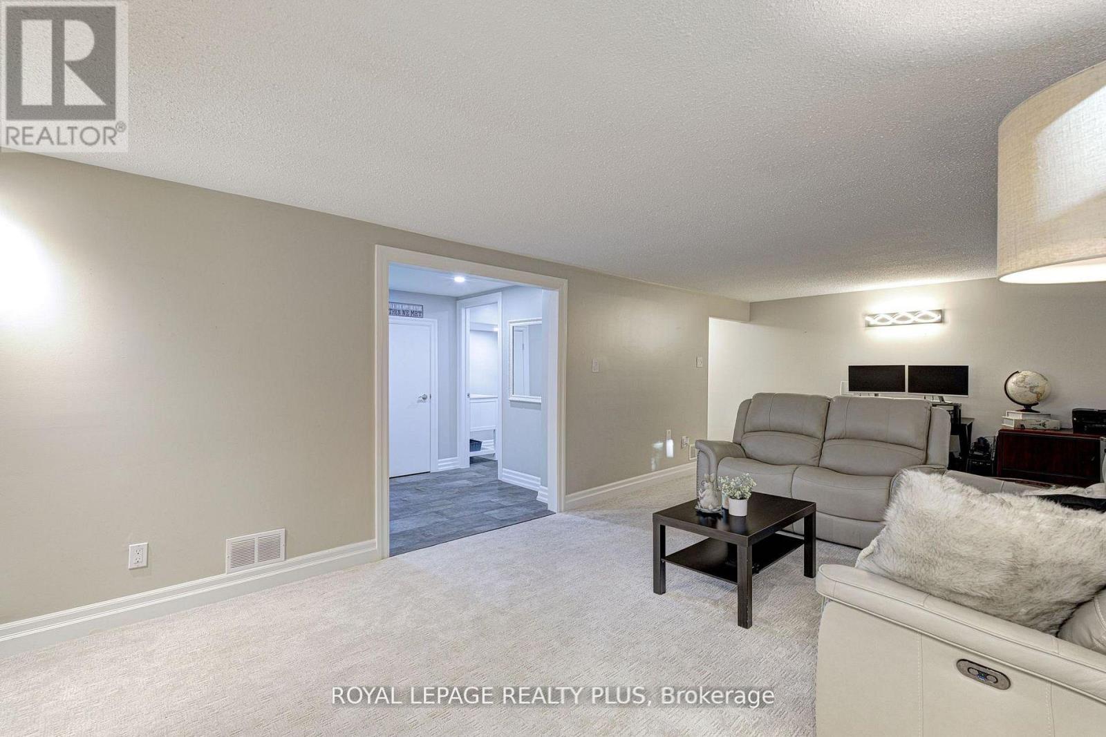 2063 Cavendish Drive, Burlington, Ontario  L7P 1Y9 - Photo 33 - W12910300