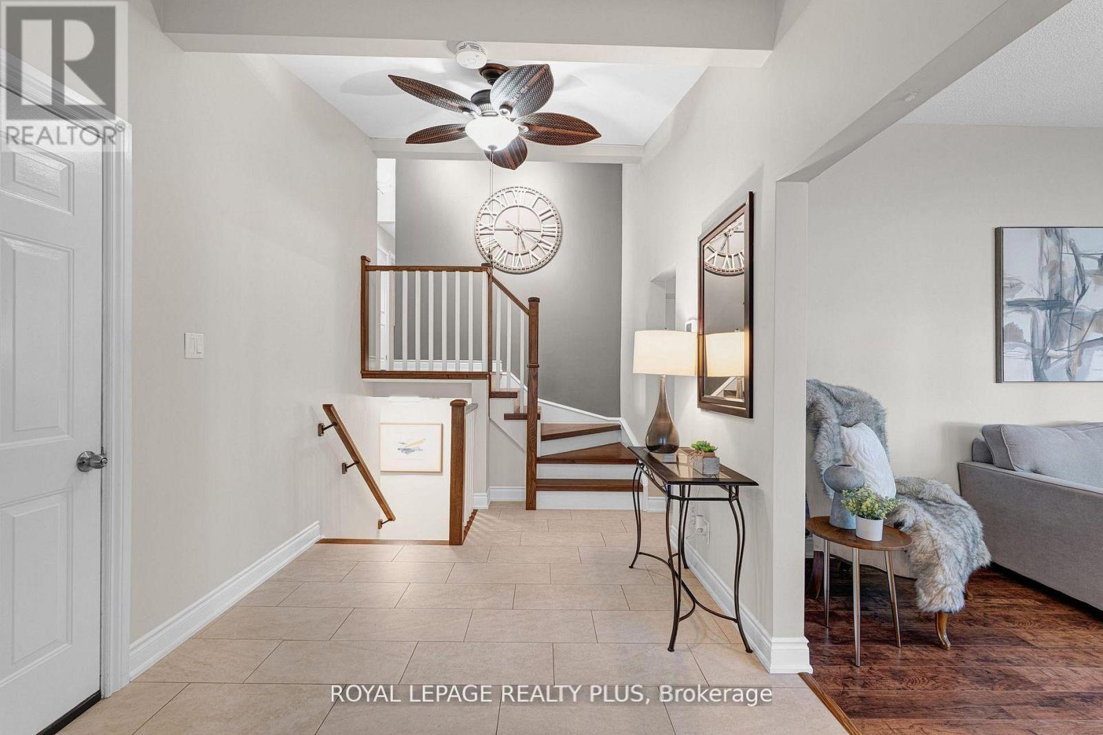 2063 Cavendish Drive, Burlington, Ontario  L7P 1Y9 - Photo 4 - W12910300